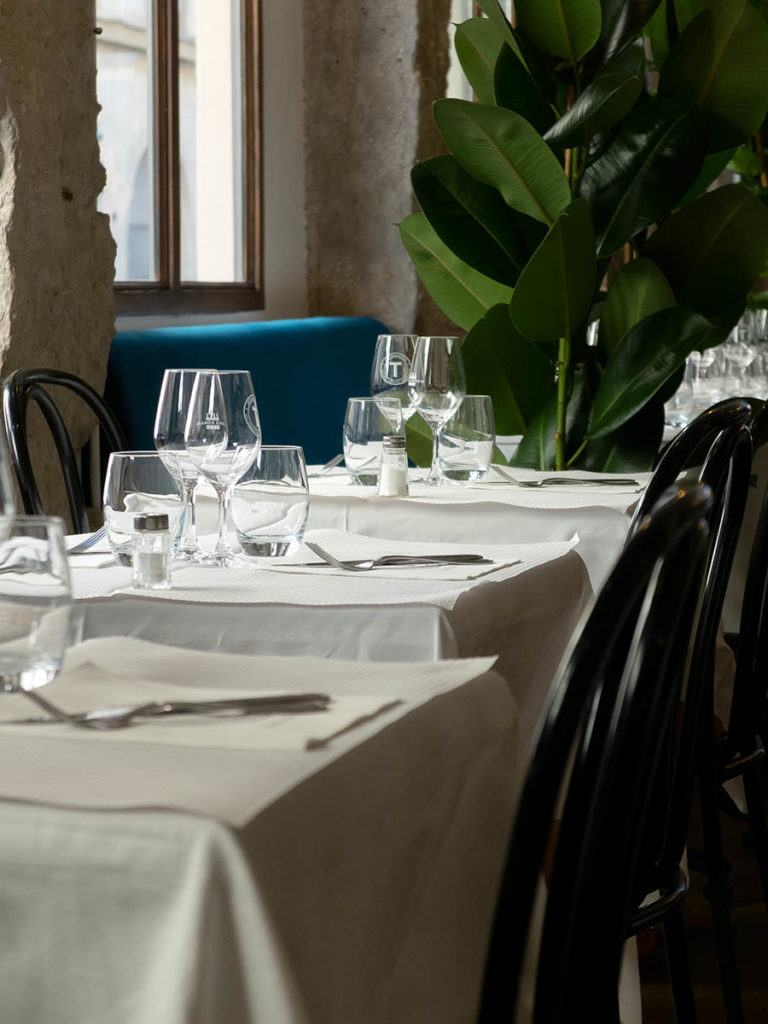 Le Tabagnon du 6 restaurant tables plantes